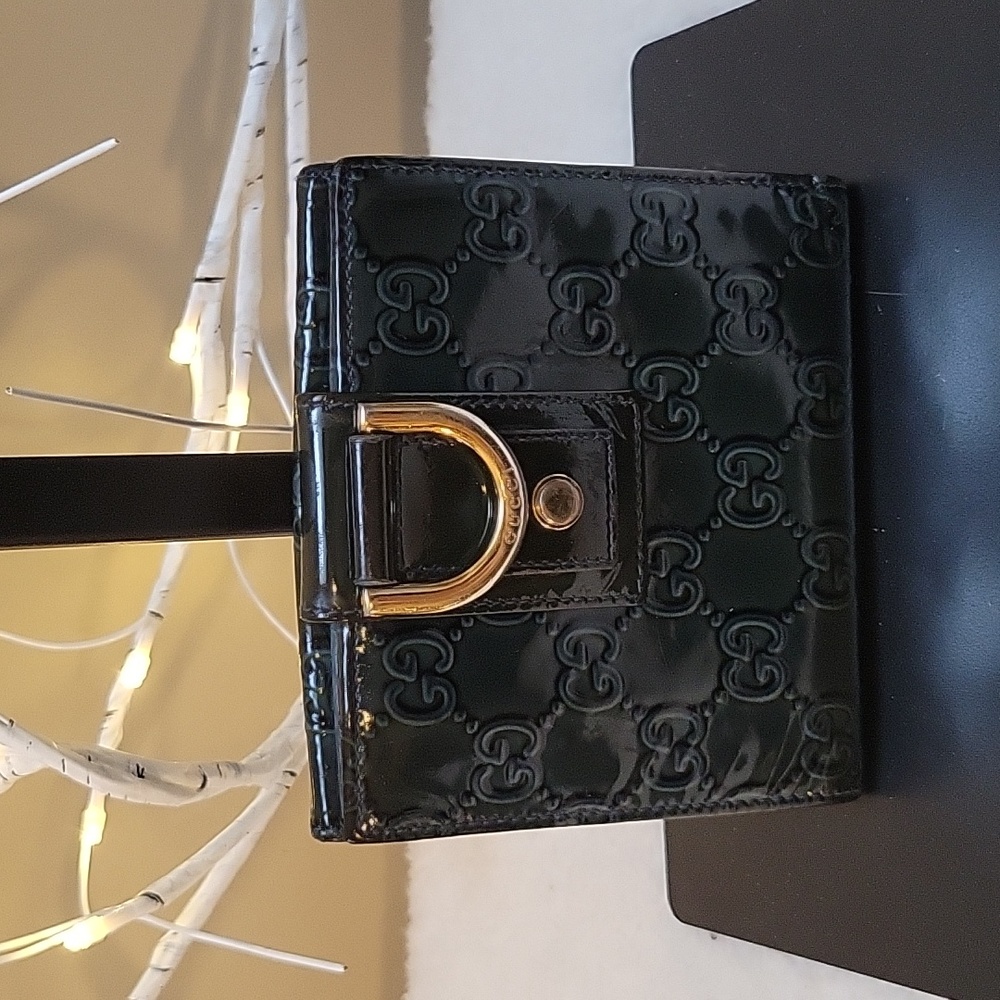 Authentic Gucci Abbey Bifold Blue Patent Leather Wallet